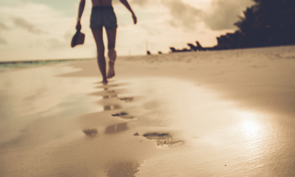 Camminare a piedi nudi: una pratica dai tanti benefici