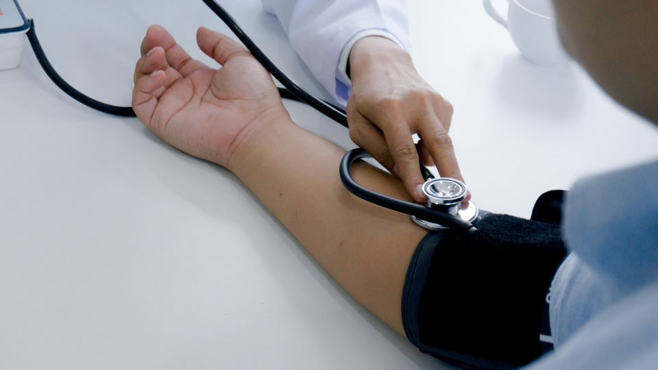 Ipotensione estiva: cos’è e come affrontarla